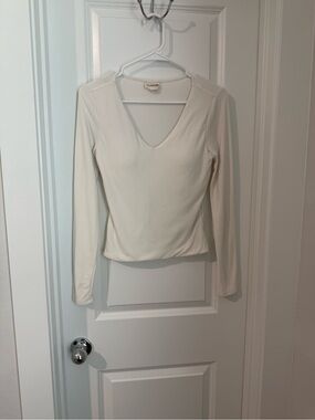 7th & Hudson White Long Sleeve V-Neck Stretch Top Women's Medium